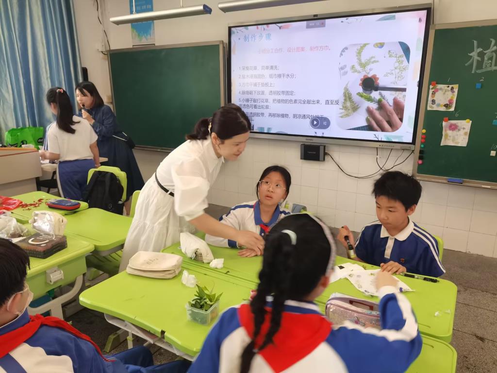 深圳市笋岗小学迎接罗湖区教科院“破茧”行动专项视导