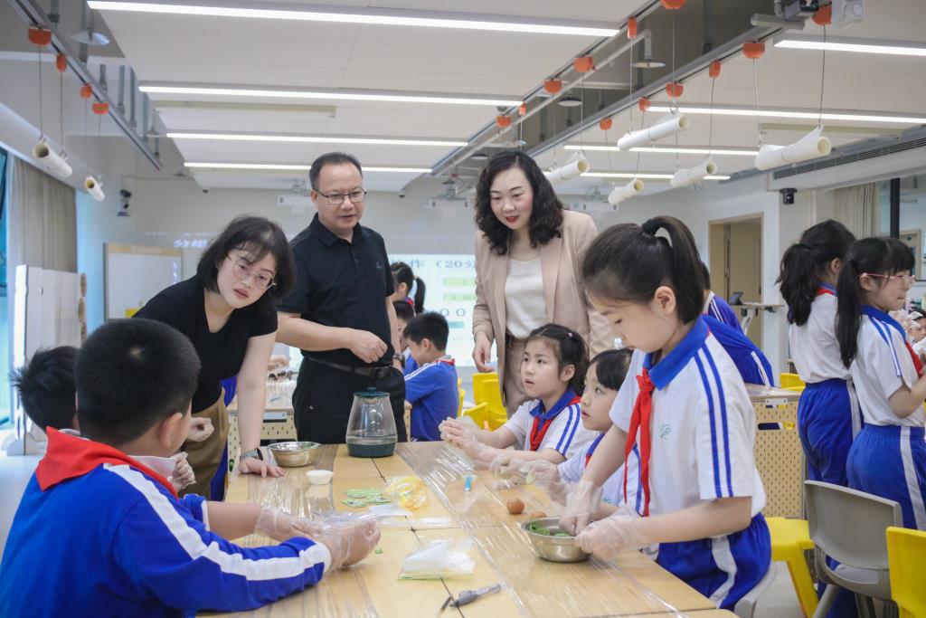 教学视导新质教室劳动课