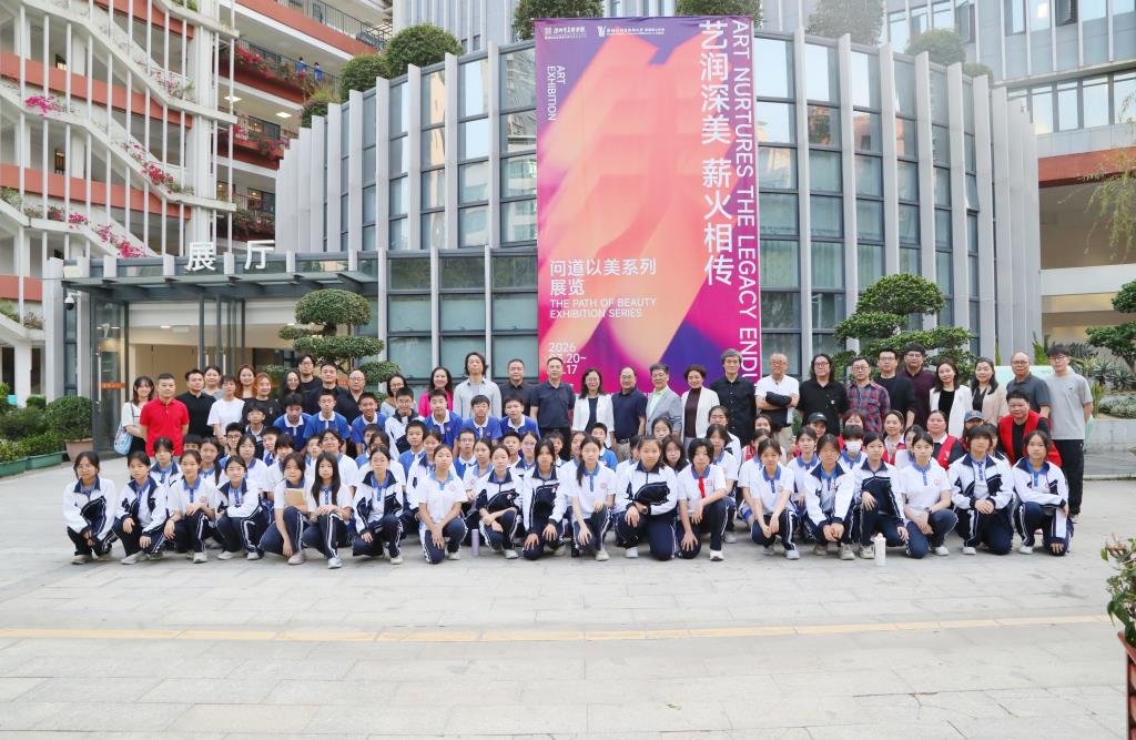 布心中学举办师生作品展集团小初高美育一体化专题活动