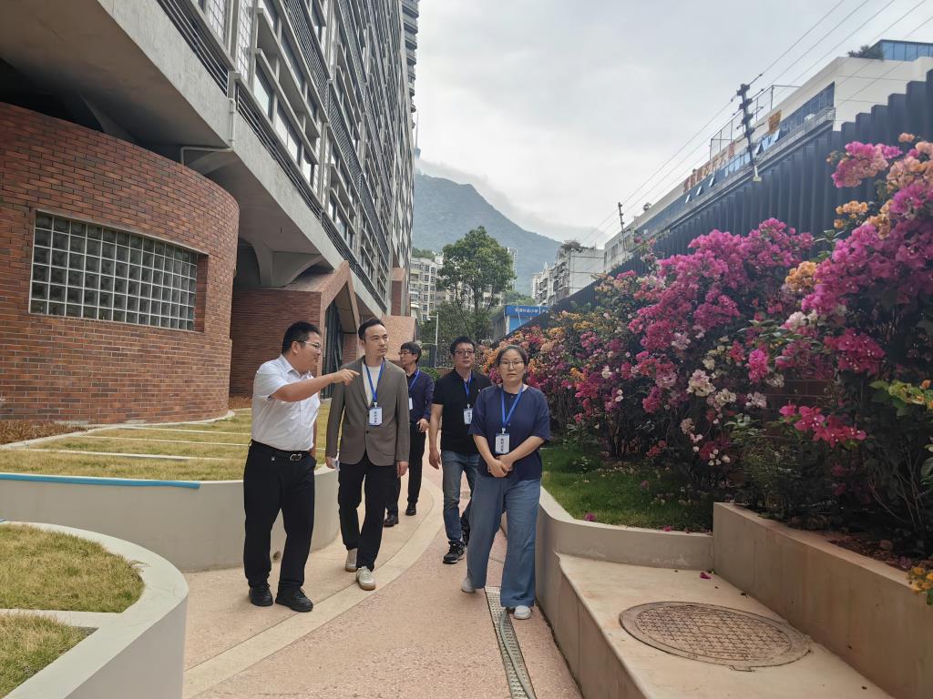 罗湖区中医院专家莅临罗湖外语小学指导中草药