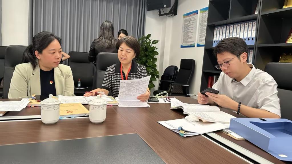 罗湖区人民政府教育督导室到水库小学开展党建、学生欺凌防治督导