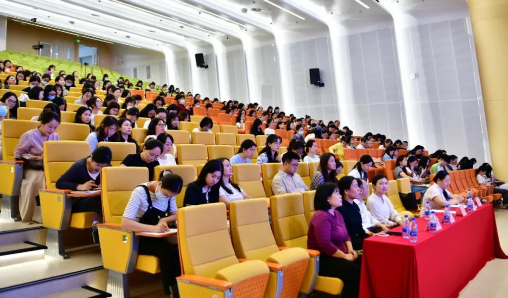 罗湖区"寻诗三味"中华诗教师培巡讲走进松泉实验学校