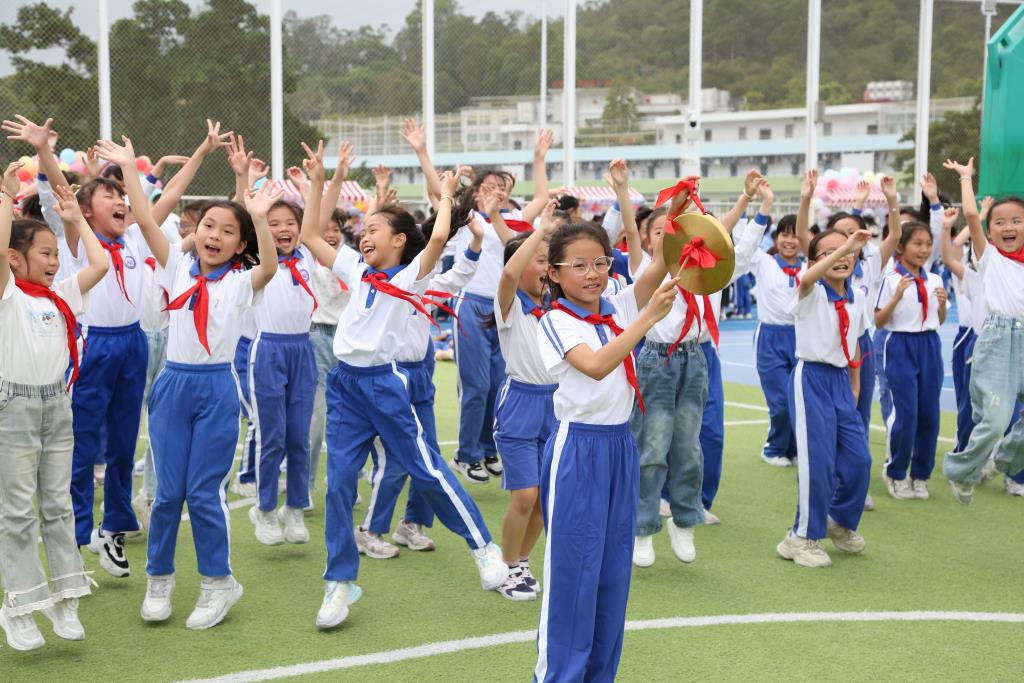 深圳市莲南教育集团安芳小学举办爱心义卖活动