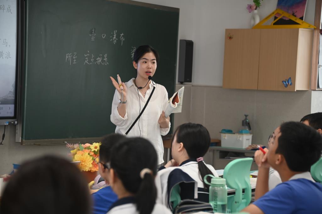 专业引领明方向，精准视导促提升 ——桂园中学迎接区教科院新教