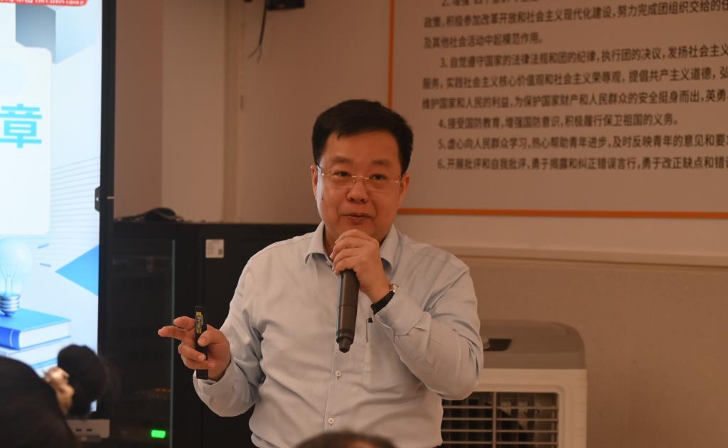 专业引领明方向，精准视导促提升 ——桂园中学迎接区教科院新教