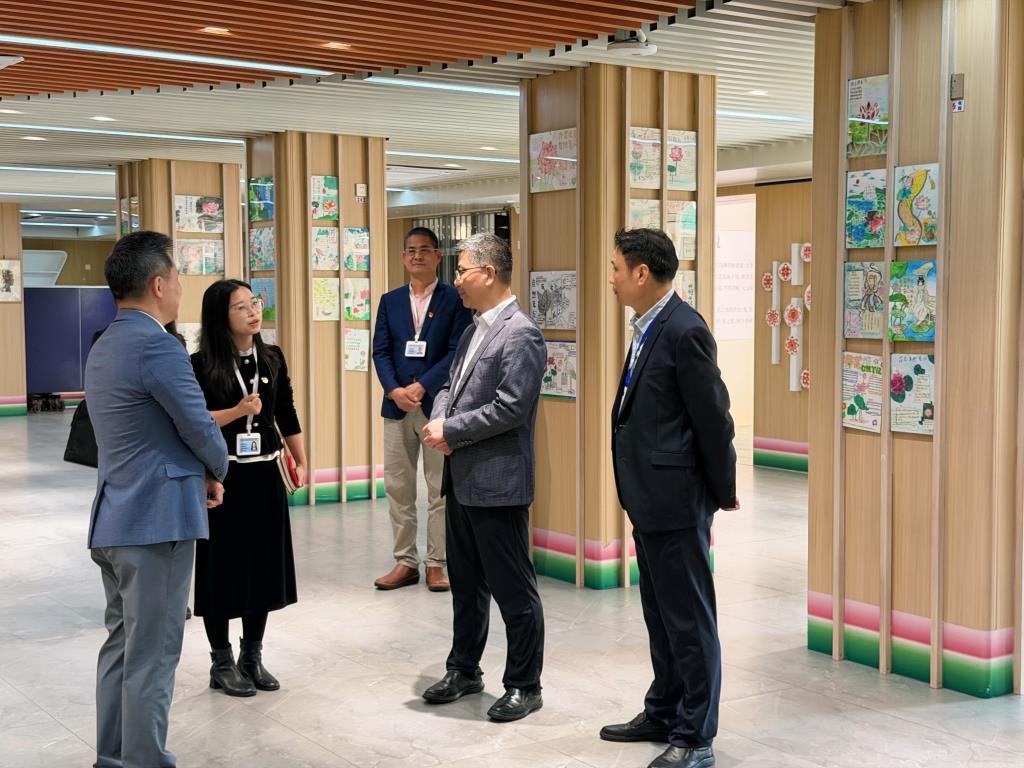 罗湖区教育局局长高延勇赴洪湖小学指导开学工作