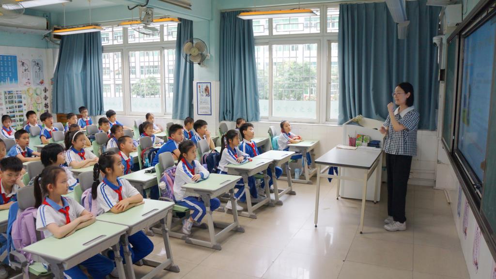 南湖小学开展“长高高的小秘密—中医魔法探险记”健康讲座
