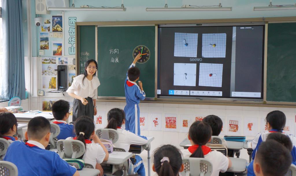 区教育局第四责任督学莅临深圳市南湖小学开展专项督查