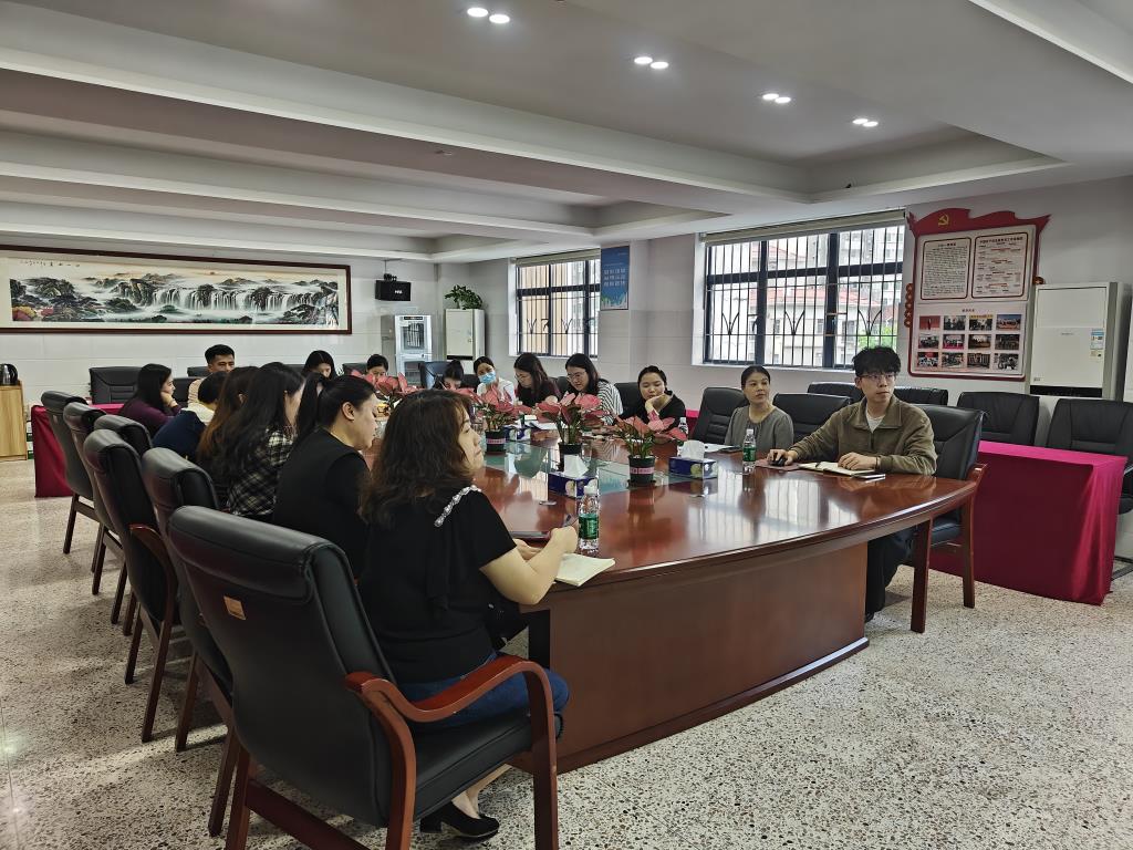 凝心聚力谋教研 务实笃行促发展