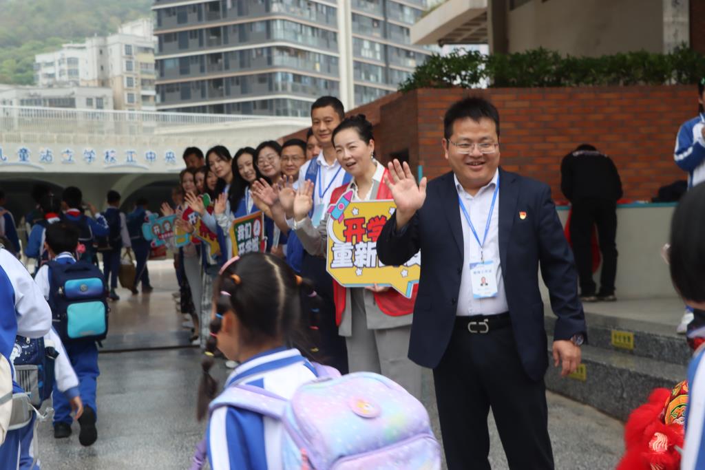 罗湖外语小学举行2025-2026学年第二学期开学典礼暨开学