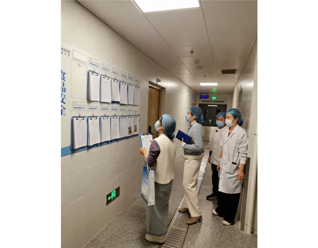 罗湖区教育局副局长马爱华到罗外小学指导开学工作