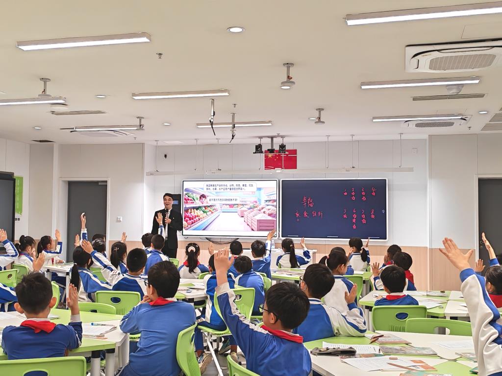 学生积极发言