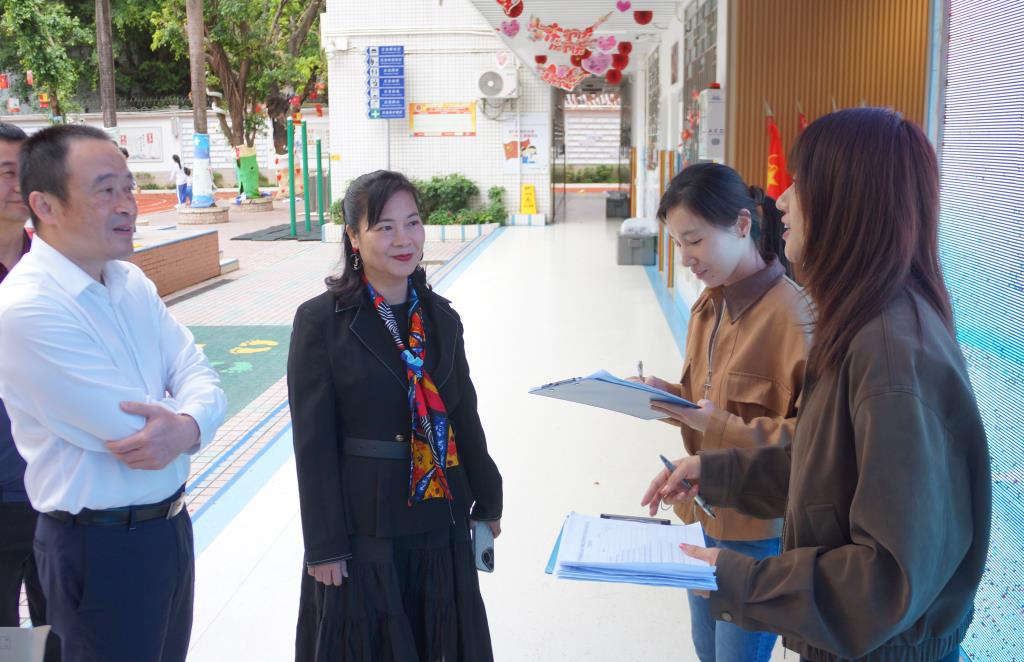 罗湖区教育局领导莅临南湖小学开展2026年春季开学检查工作