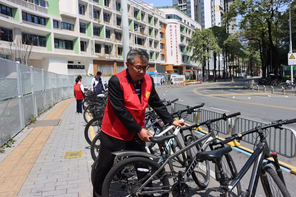 雷锋精神，薪火相传——深圳市红桂中学