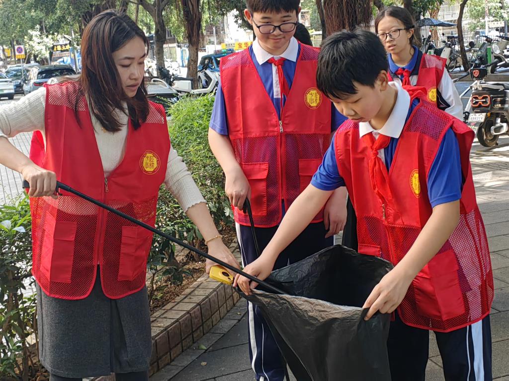 雷锋精神，薪火相传——深圳市红桂中学
