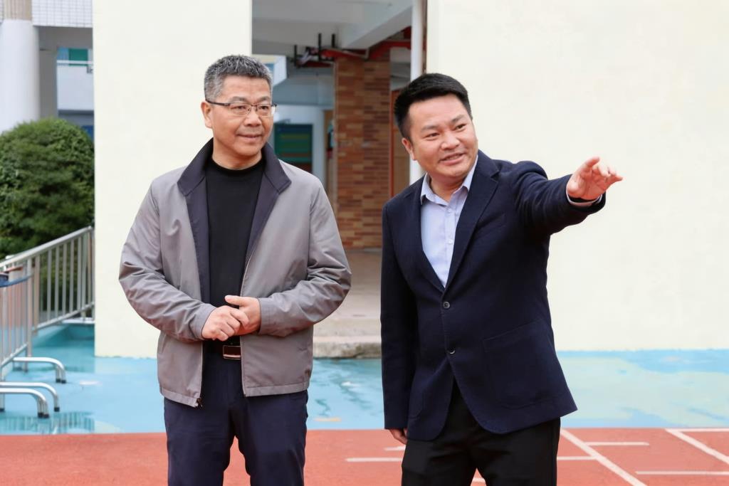 守正创新筑根基 赋能发展启新程——高延勇局长莅临仙湖实验学校检查2026年春季开学工作