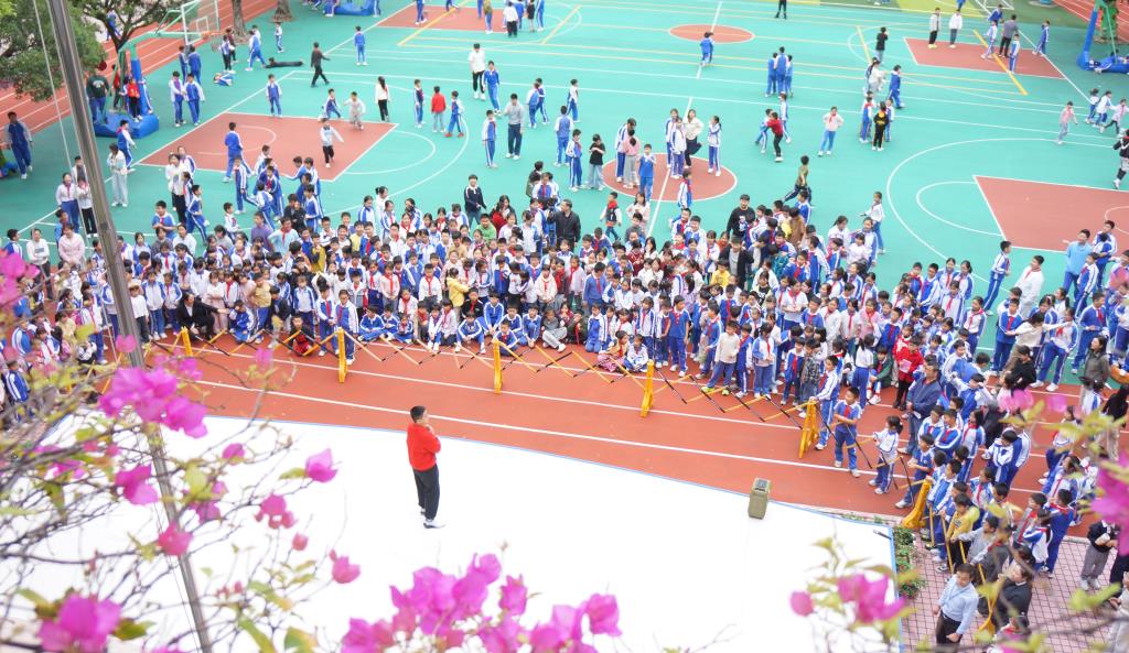 深圳市南湖小学课间15分钟“我的小舞台”音乐活动首秀精彩纷呈