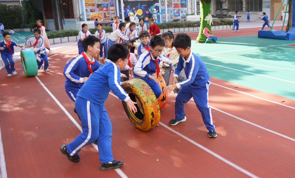 深圳市南湖小学课间15分钟“我的小舞台”音乐活动首秀精彩纷呈