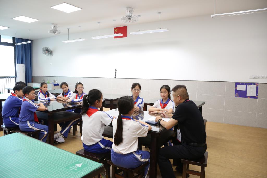 罗湖区第二责任区督学组到深圳市安芳小学开展专项督导
