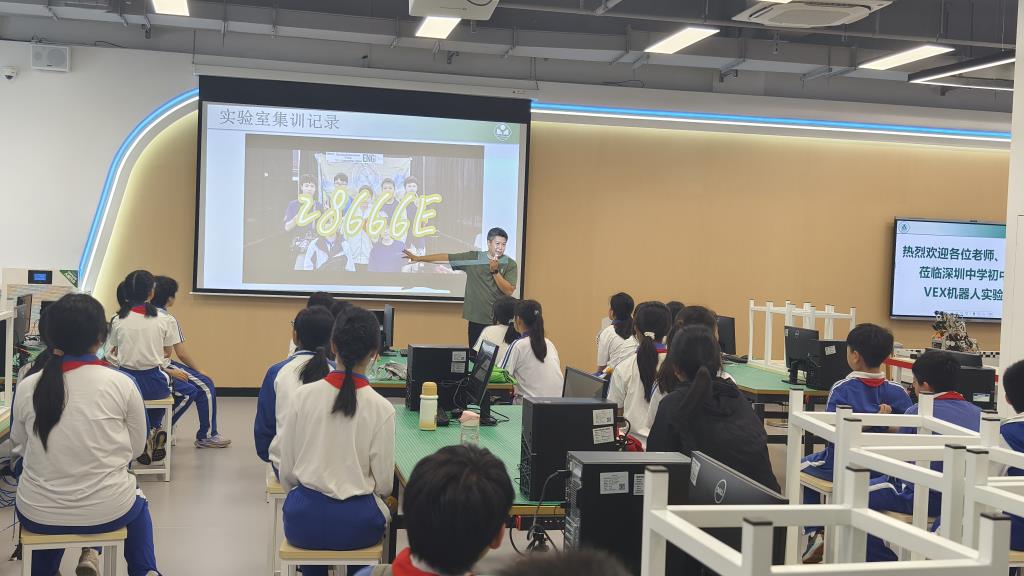 水库小学六年级学生走进深中初中部开展”每周半天计划“研学活动