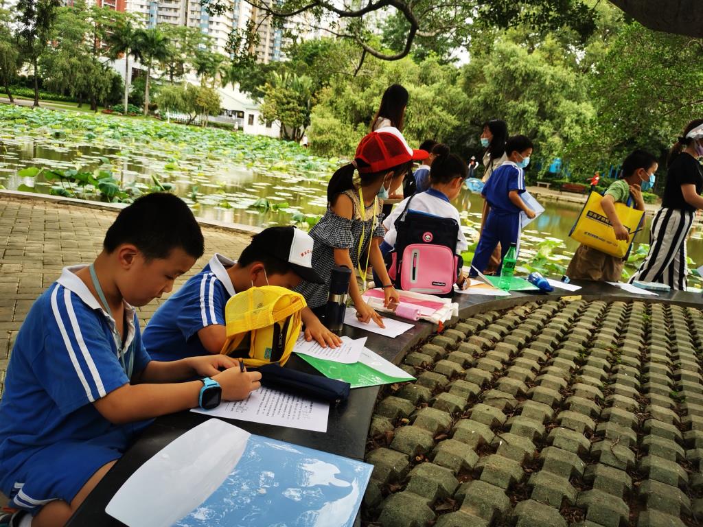 学生研学中