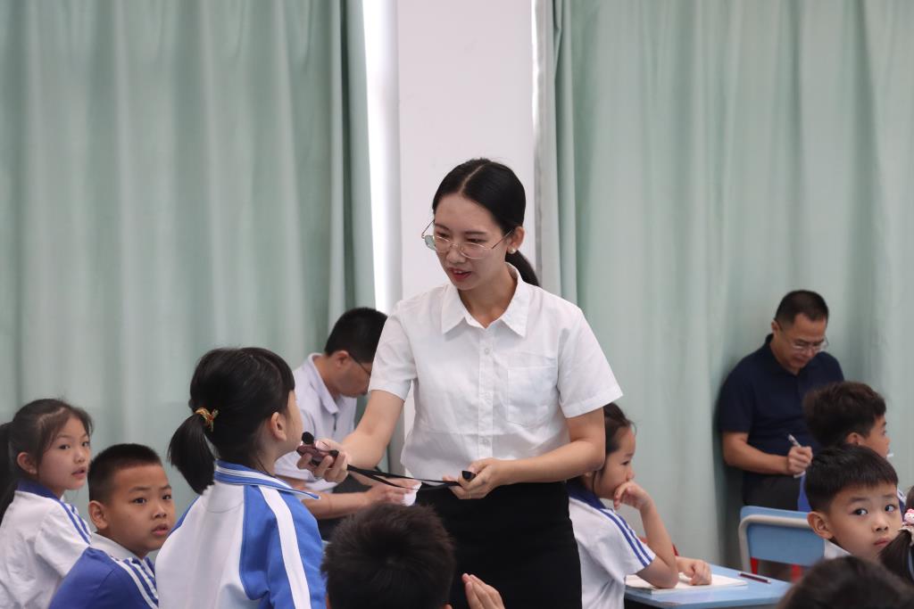 太白实验学校小学语文新质课堂教研课圆满收官