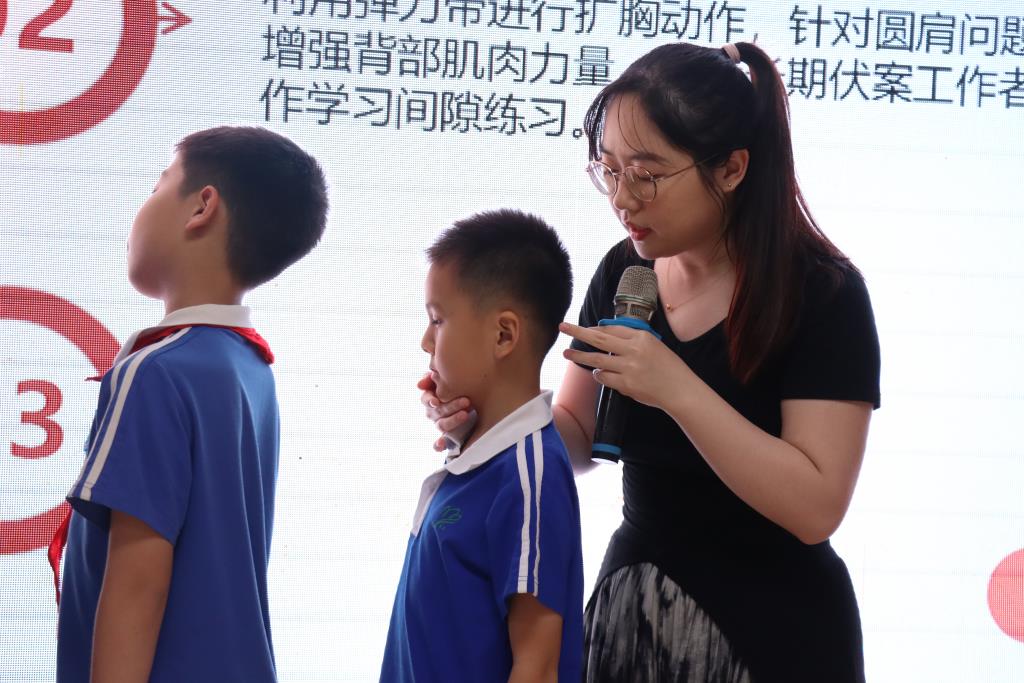 太白星光家长学堂第三期体态健康讲座圆满举行