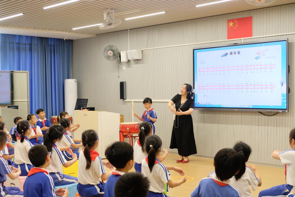罗湖区教科院 “破茧”视导行动走进深圳市莲南教育集团安芳小学