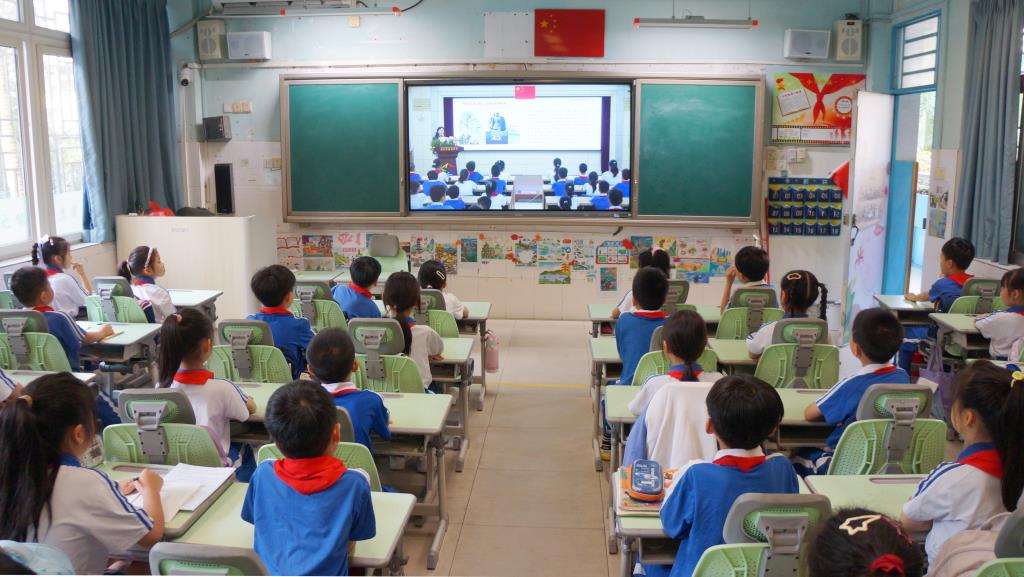 南湖小学开展校长课堂《赵一曼的故事》