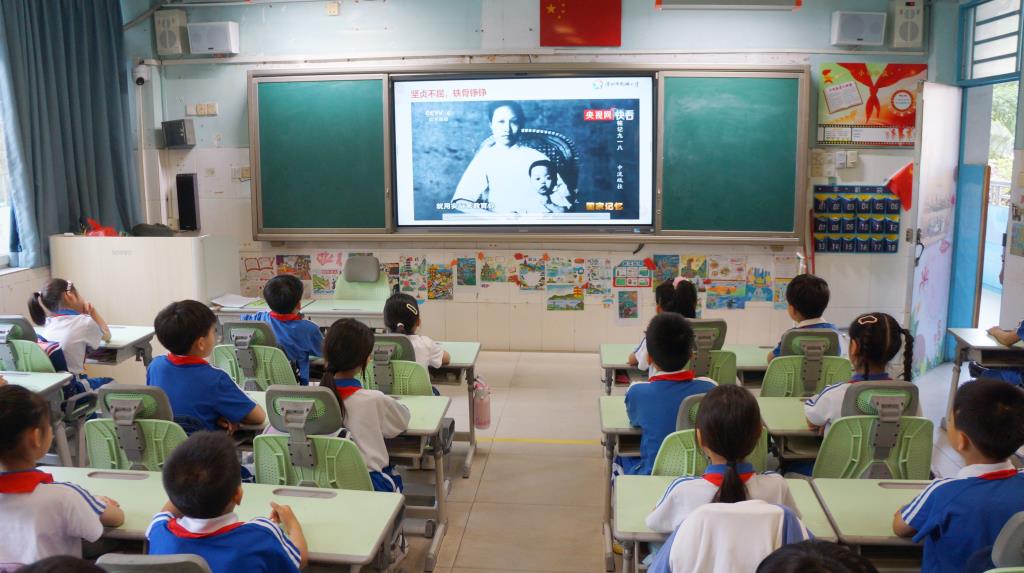 南湖小学开展校长课堂《赵一曼的故事》