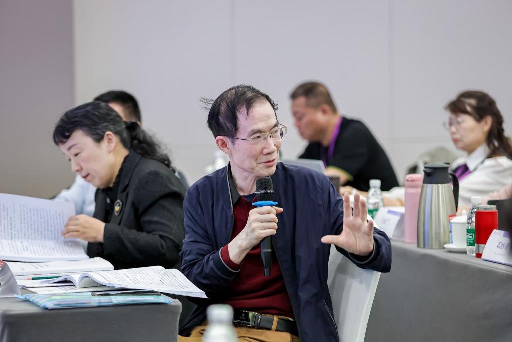 深港融合育新人 办学提质获赞誉 ——南湖小学书记、校长高红妹