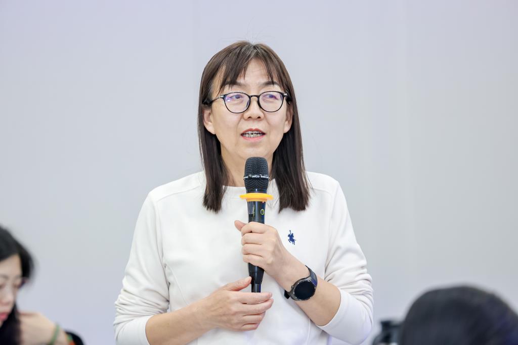 深港融合育新人 办学提质获赞誉 ——南湖小学书记、校长高红妹