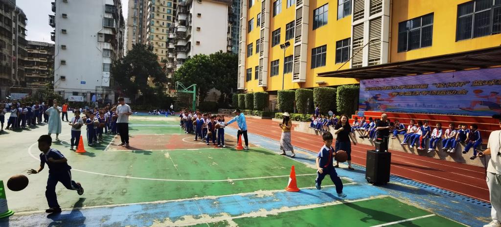 “篮”不住的热情   挡不住的精彩
