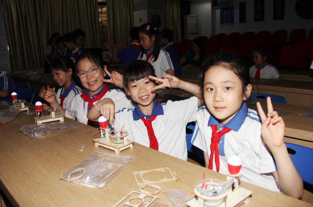 南湖小学开启盐水发电奇妙科学之旅