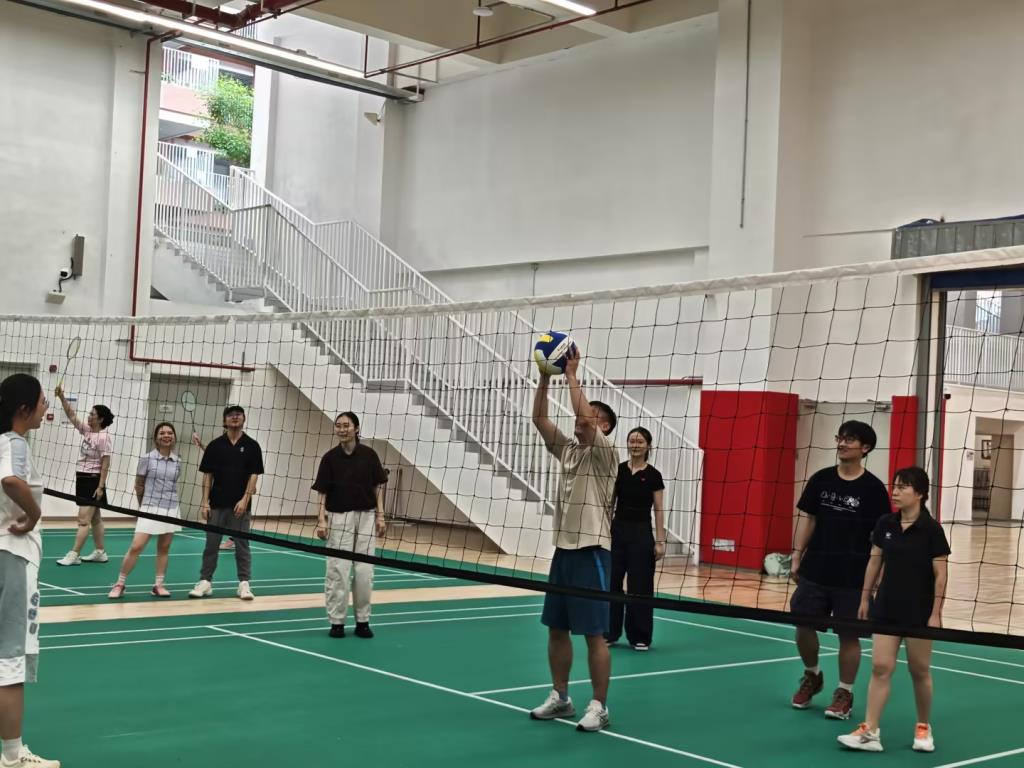 深圳市松泉实验学校首届教职工气排球比赛圆满落幕