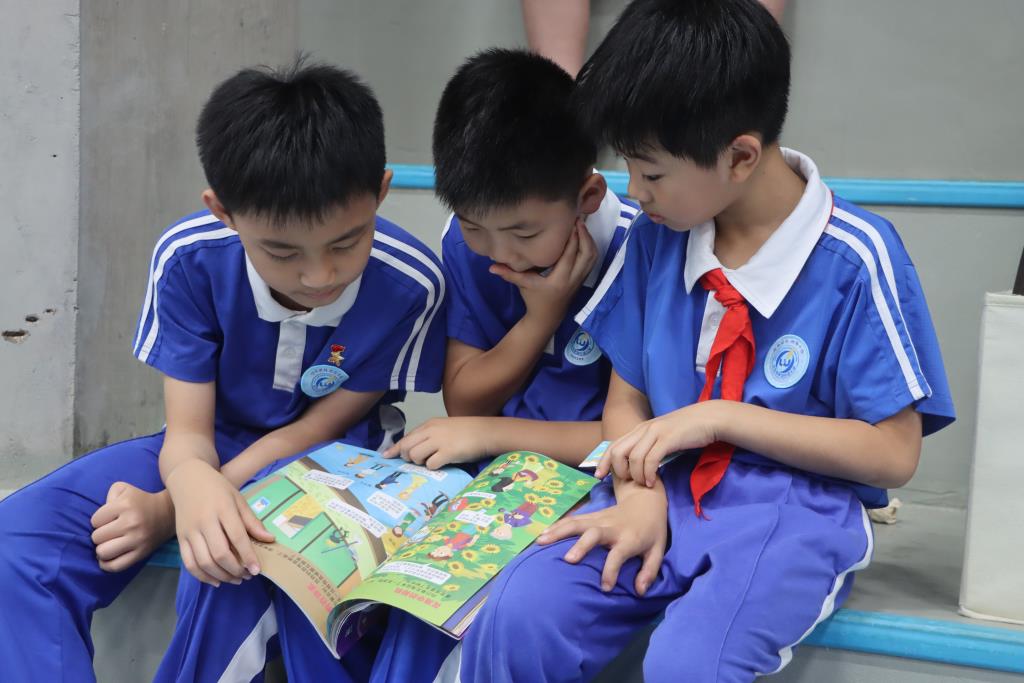 罗湖外语小学开展图书集市活动