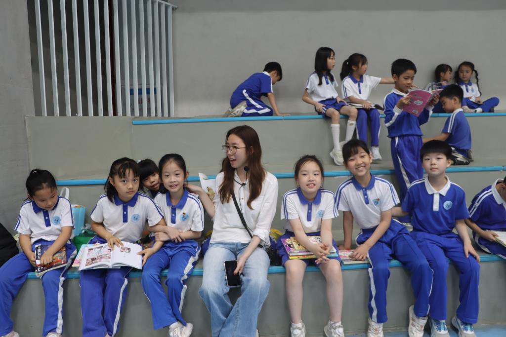 罗湖外语小学开展图书集市活动