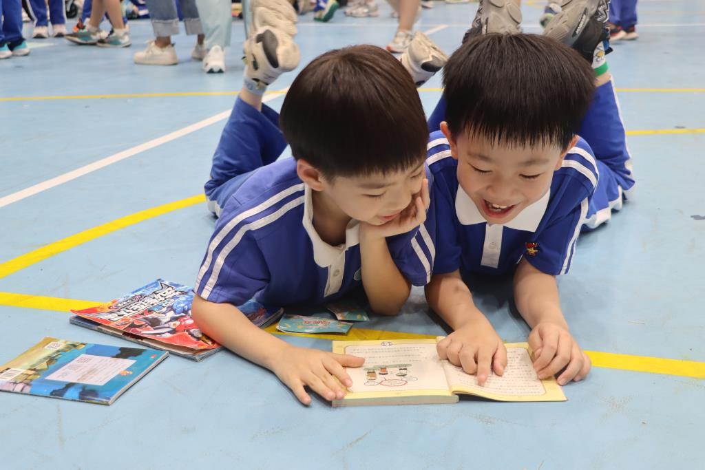 罗湖外语小学开展图书集市活动