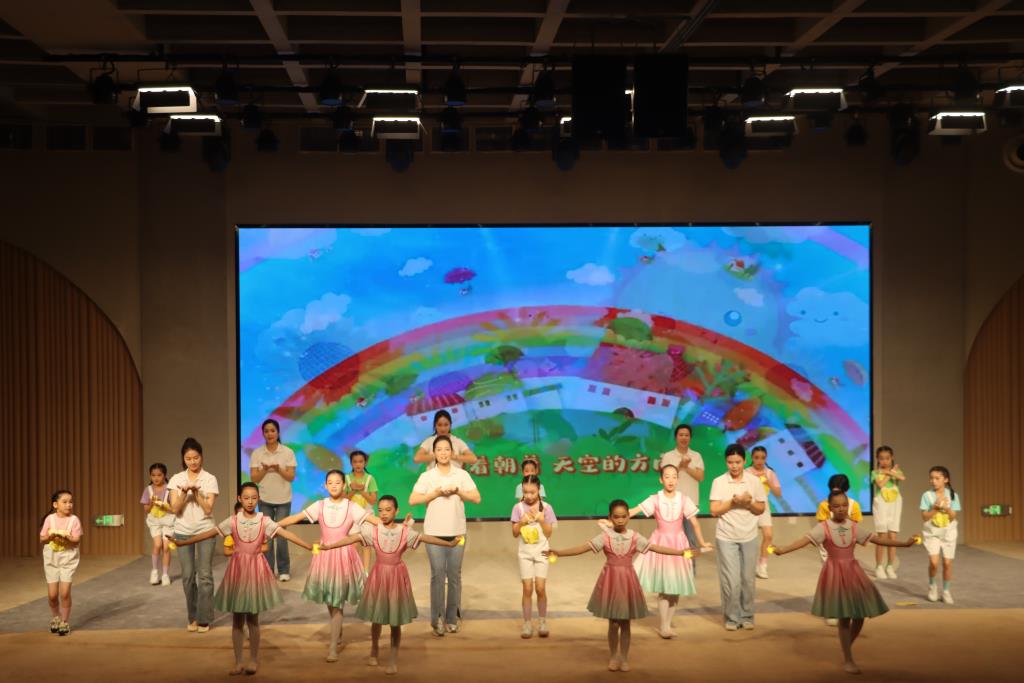 罗湖外语小学开展第七届中英文阅读文化节“星光阅读夜”活动