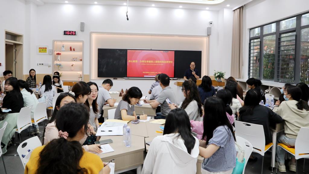 惠州教师团赴布心中学教研交流活动—总党支部书记李永义主题讲座