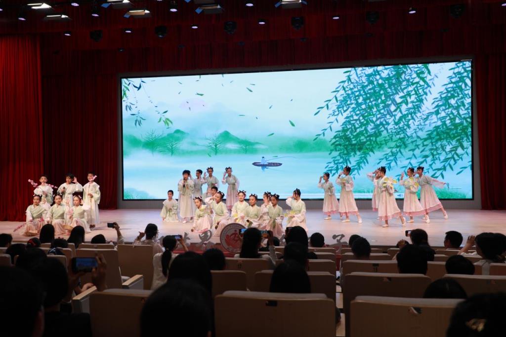 桃园小学第四届“星光阅读夜”暨全民阅读活动圆满举行