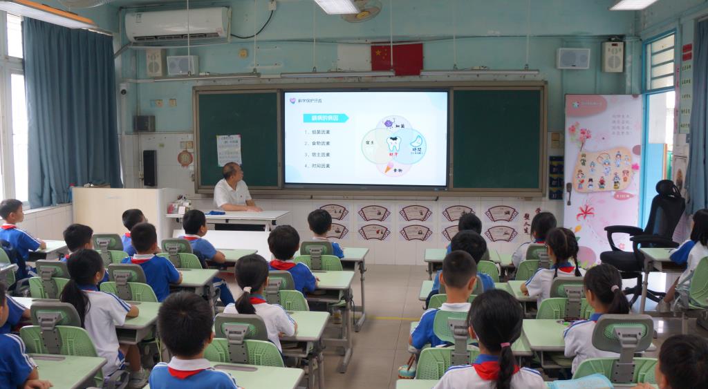 罗湖区中医院口腔科医生走进南湖小学开展健康讲座