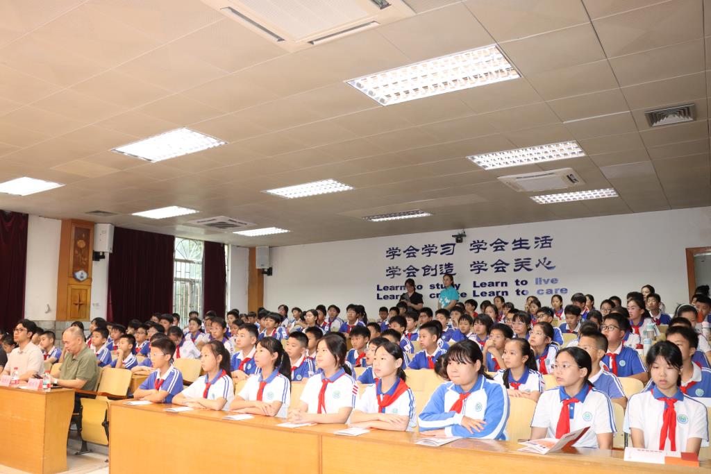 太白实验学校首届科技节人工智能科普讲座圆满举行