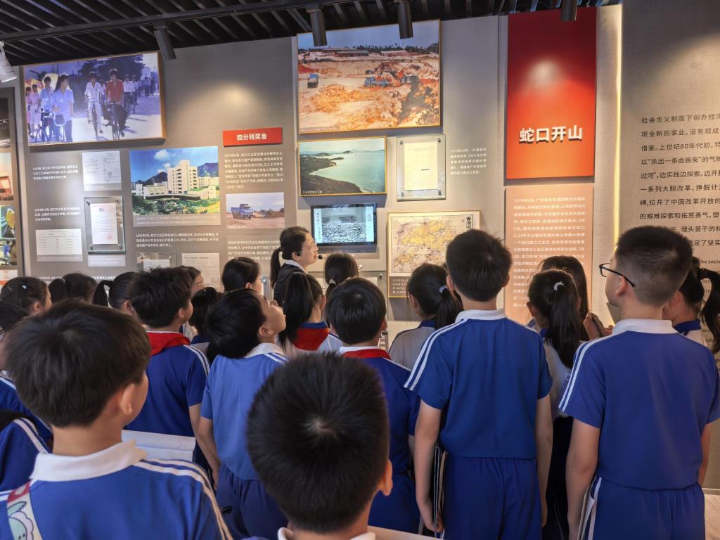 水库小学学生走进深圳市档案中心开展“每周半天计划”足迹课程