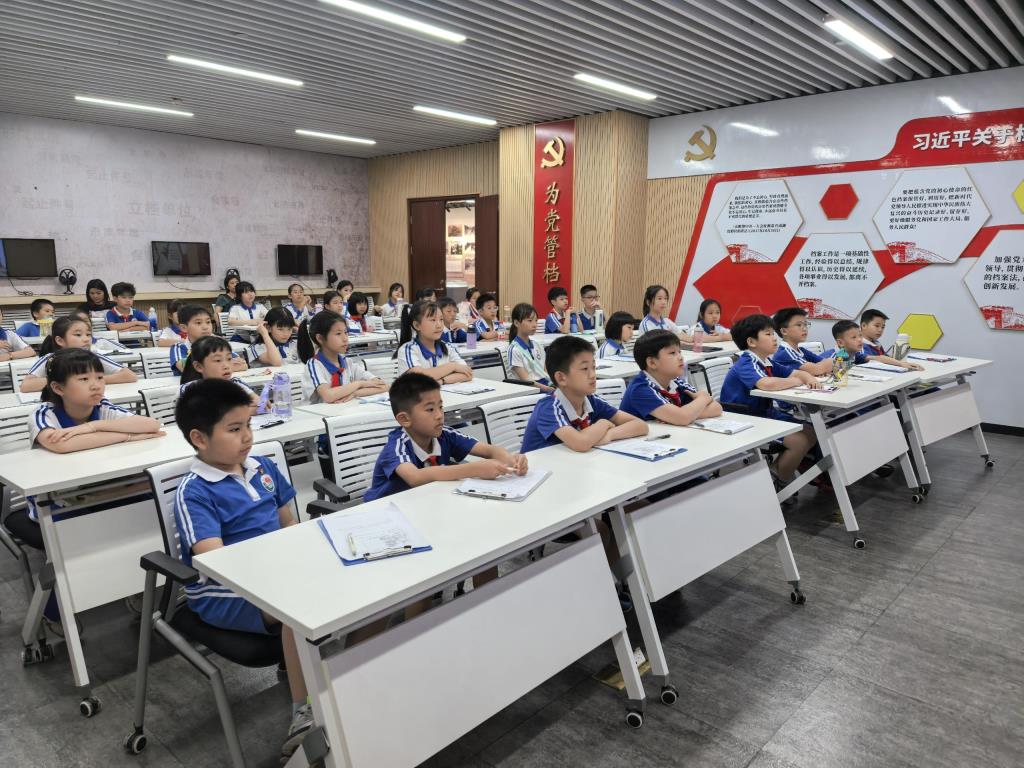 水库小学学生走进深圳市档案中心开展“每周半天计划”足迹课程