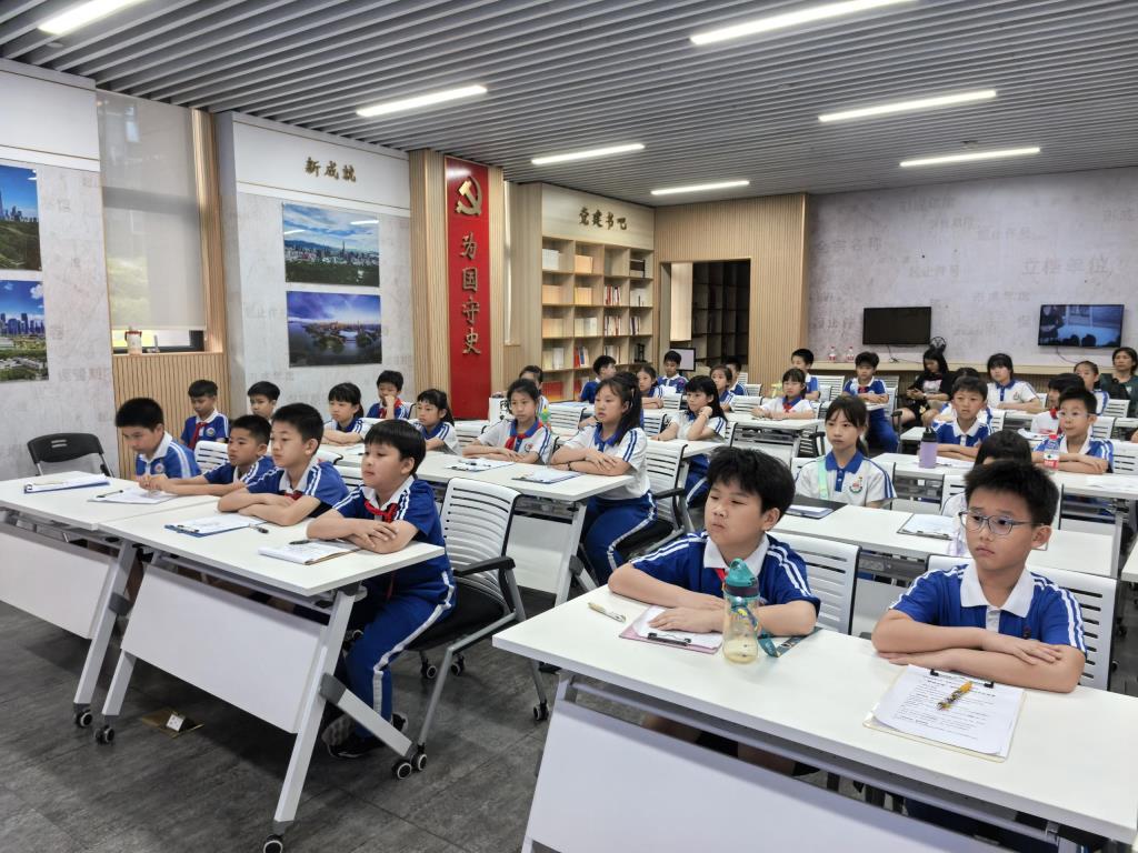 水库小学学生走进深圳市档案中心开展“每周半天计划”足迹课程