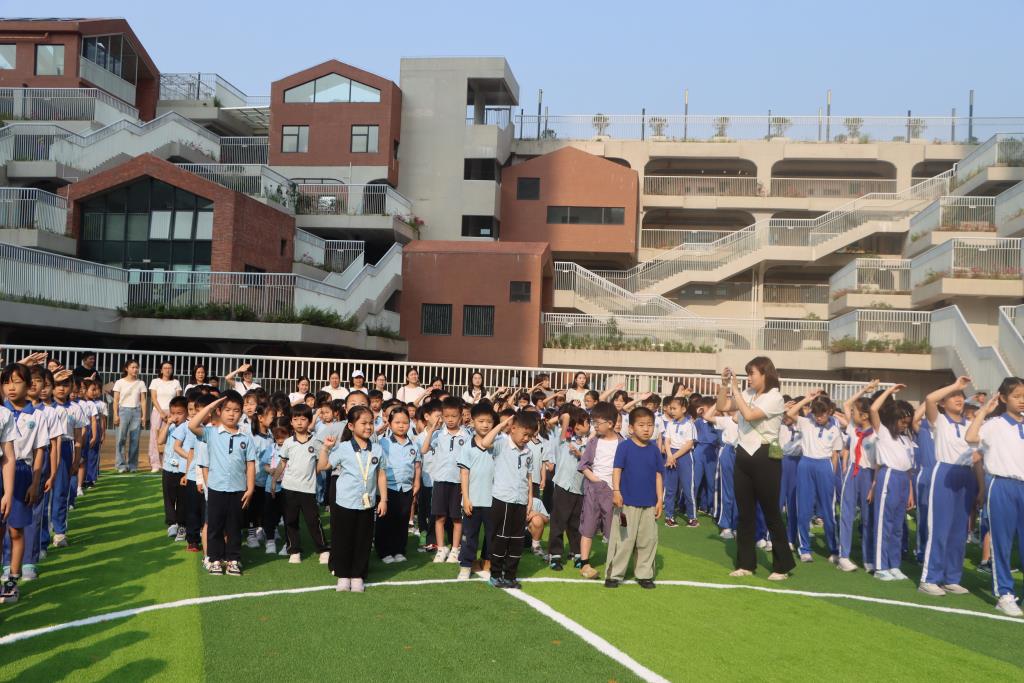 罗湖外语小学迎来梧桐新居幼儿园萌娃探校