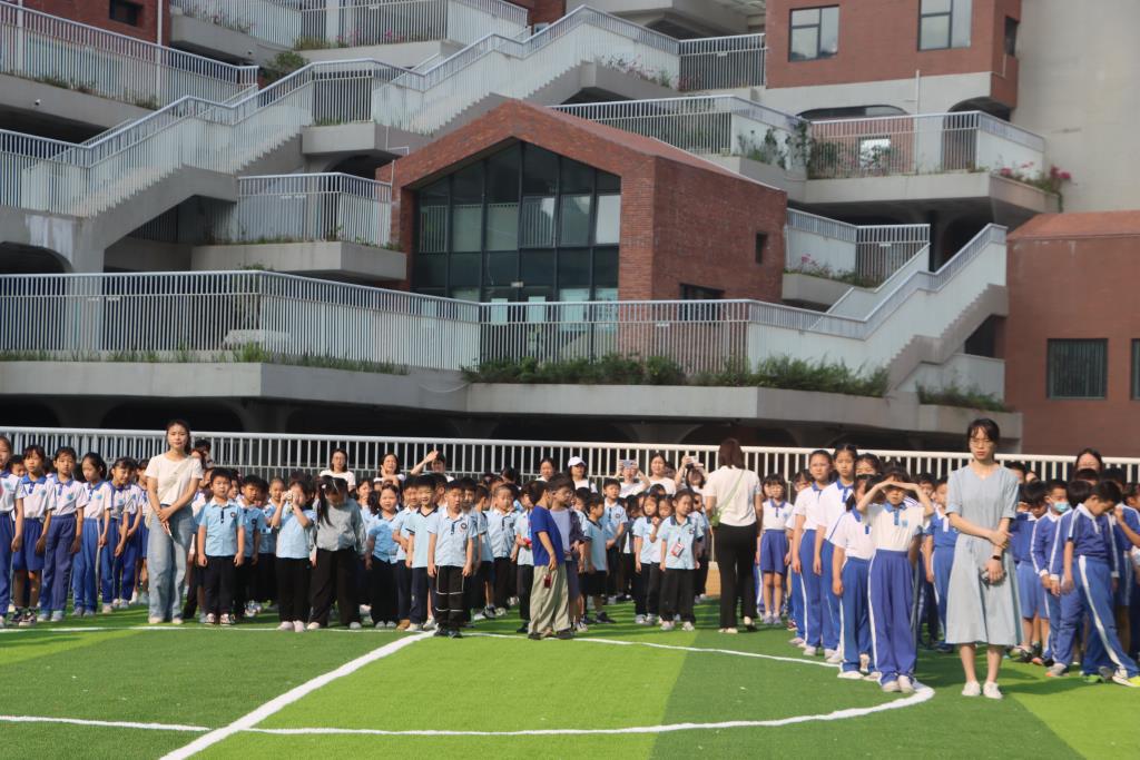 罗湖外语小学迎来梧桐新居幼儿园萌娃探校