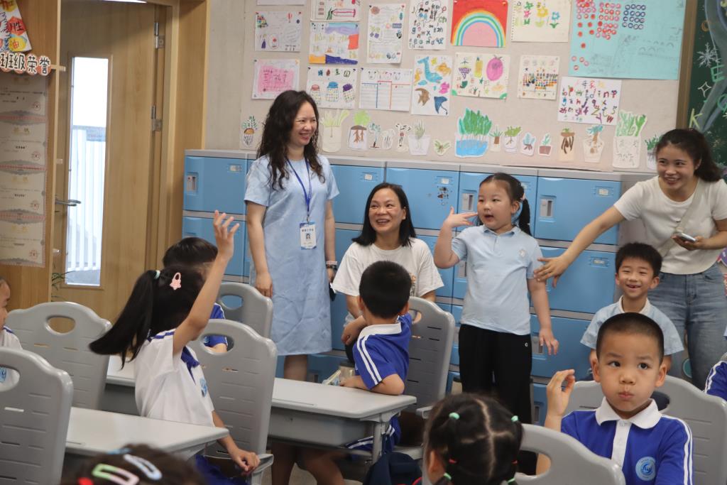 罗湖外语小学迎来梧桐新居幼儿园萌娃探校