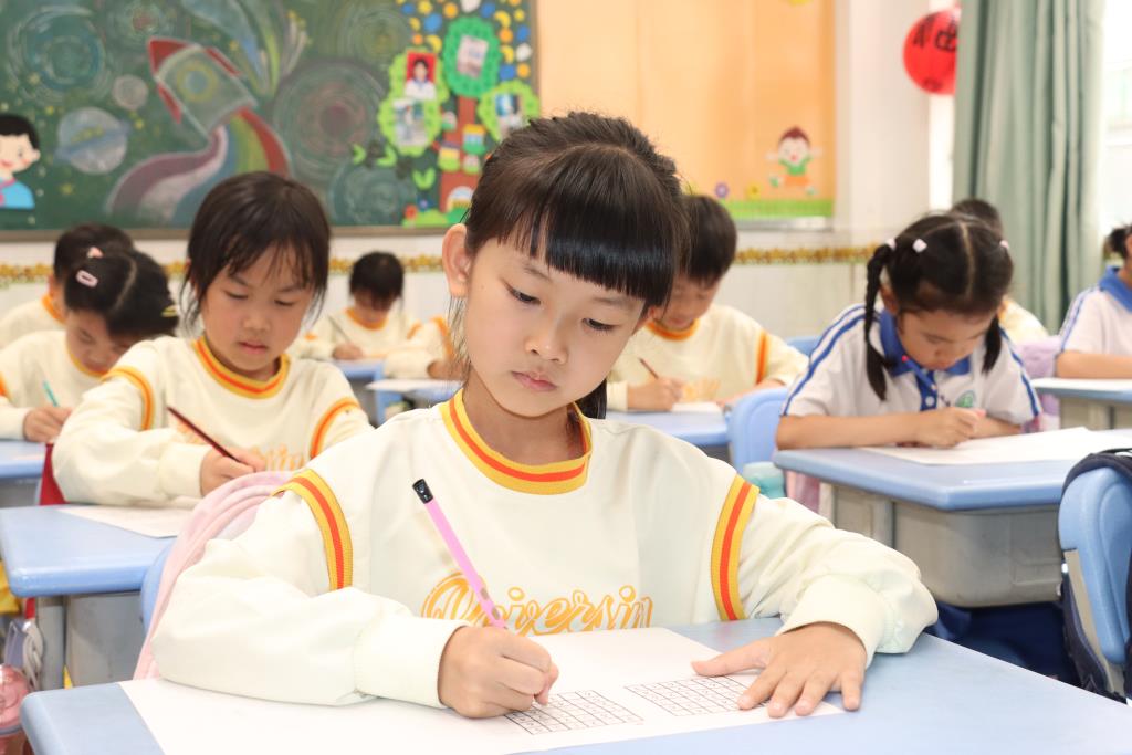 太白实验学校举办首届科技节数独比赛